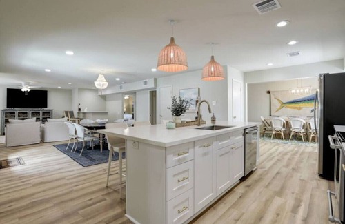 Galveston House | Harbor HideAway | Pool | 1 Mile to Beach | Cruise