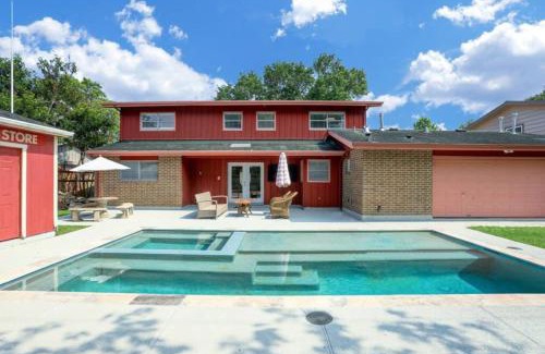 Galveston House | Harbor HideAway with Heated Pool 1 Mile to Beach and close to Cruise Terminal