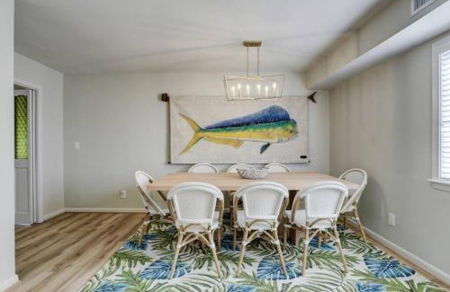Galveston House | Harbor HideAway with Heated Pool 1 Mile to Beach and close to Cruise Terminal