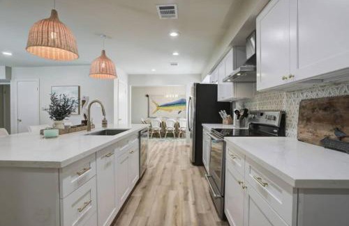 Galveston House | Harbor HideAway with Heated Pool 1 Mile to Beach and close to Cruise Terminal