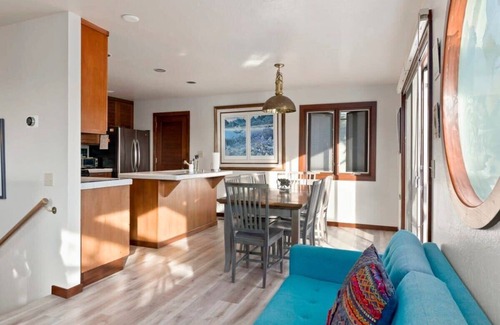 Eastside Santa Cruz House | Harbor Home - 2 blocks from the beach!
