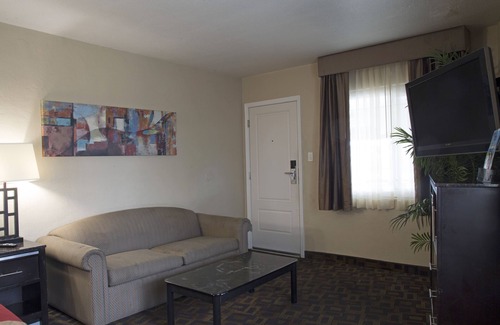 Oceanside Hotel | Harbor Inn & Suites