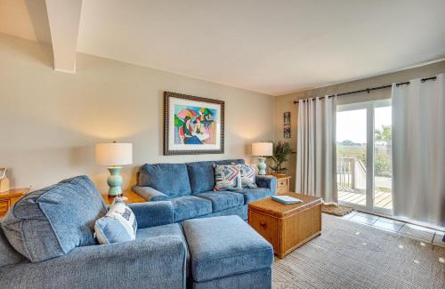 Oceanmarsh Subdivision Apartment | Harbor Island Condo with Deck - Steps to Beach!
