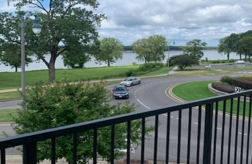 Memphis Apartment | Harbor Island unit on Mud Island near ST JUDE