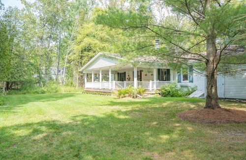 Harbor Springs Cottage | Harbor Shady Acre Cottage Next to Nature Preserve and Minutes From Downtown HS