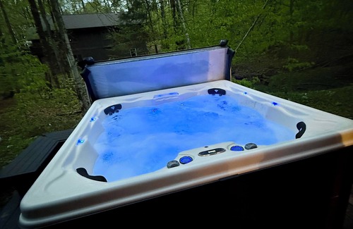 Harbor Springs Ski Chalet | Harbor Springs Escape, renovated chalet that sleeps 6, near Nubs & Boyne.