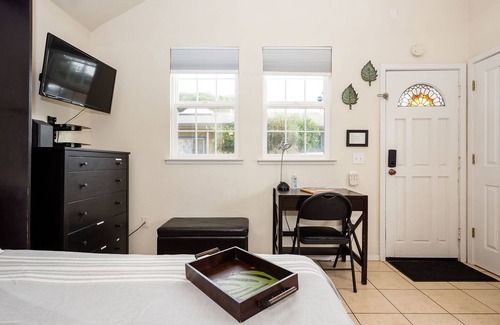Eastside Santa Cruz House | Harbor Studio, near Twin Lakes Beach & Boardwalk