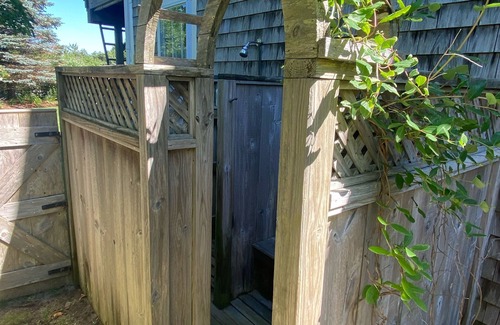 Monomoy House | Harbor view in Monomoy! Last minute availability in August