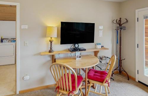 Gold Beach Hotel | Harbor View Studio Cottage