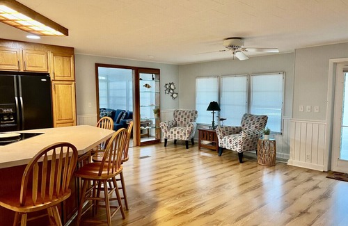 Rock Harbor House | Harborage 2/2, dock, pool, 1-dog ok