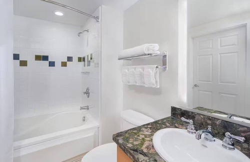 Downtown Nassau Hotel | Harborside Resort at Atlantis-1 Bedroom-1 Bath- Access to Atlantis Waterparks