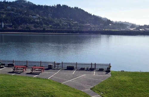 Gold Beach Condo | Harborview Summary: H