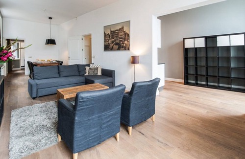 Haarlemmerbuurt Apartment | HARBOUR 60 M2 ONE BEDROOM APARTMENT IN A HISTORICAL BUILDING