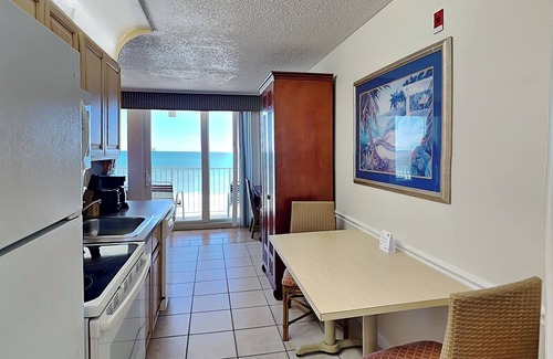 Lenox Park Condo | Harbour Beach Resort 805 | Amenities + Beach Front