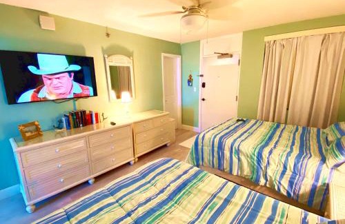Lenox Park Resort | Harbour Beach Resort - Direct Oceanfront, private balcony !