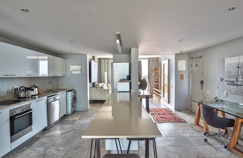 Victoria and Alfred Waterfront Apartment | Harbour Bridge 417 by CTHA