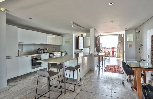 Victoria and Alfred Waterfront Apartment | Harbour Bridge 417 by CTHA