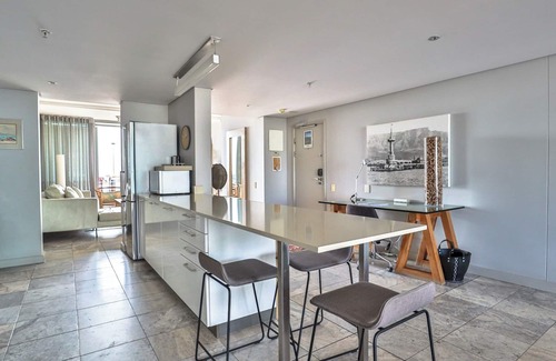 Victoria and Alfred Waterfront Apartment | Harbour Bridge 417 by CTHA