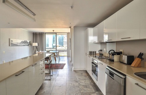 Victoria and Alfred Waterfront Apartment | Harbour Bridge 417 by CTHA