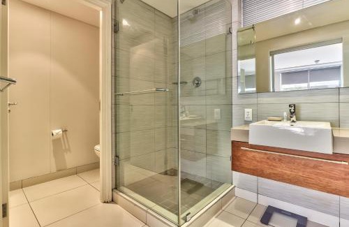 Victoria and Alfred Waterfront Apartment | Harbour Bridge Waterfront