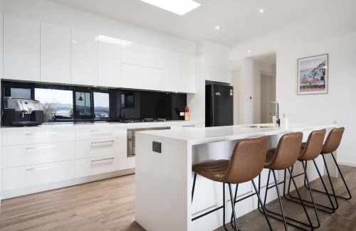 Safety Beach House | Harbour Haven - Generous Group Stay Near Martha Cove
