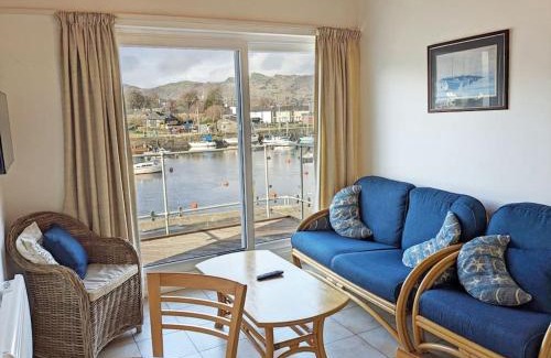 Borth-y-Gest Apartment | Harbour Haven: Spectacular Views