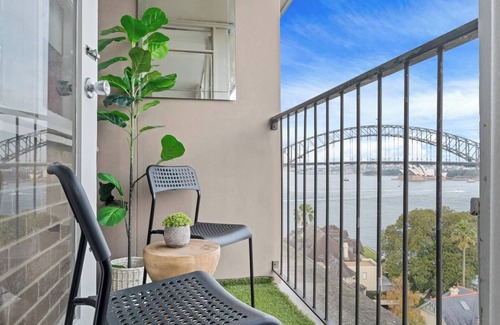 McMahons Point Apartment | Harbour Horizons Chic Studio Above Sydneys Icons