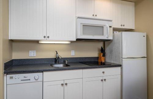 Fort Myers Beach Apartment | Harbour House at the Inn 203