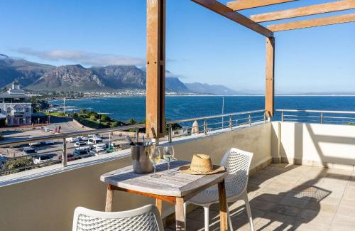 Hermanus City-Centre Hotel | Harbour House Hotel - Harbour Square
