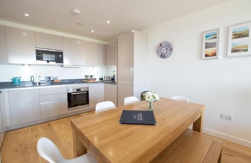 Lusty Glaze House | Harbour Lights