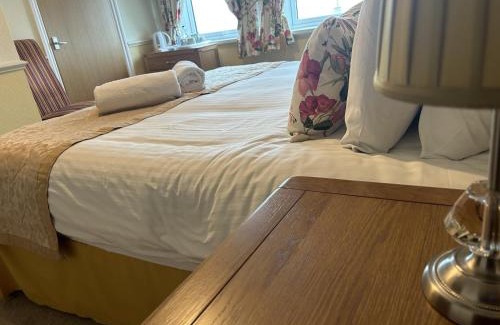 Weymouth Bed & Breakfast | Harbour lights guesthouse room only