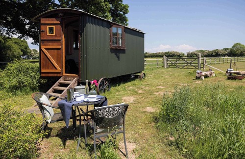 Emsworth Apartment | Harbour Ranch Hut - Rustic Countryside Escape