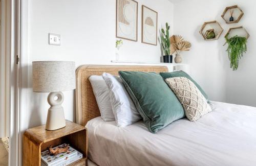 Mylor Churchtown Apartment | Harbour sea views in town centre