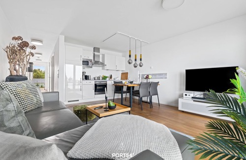 Olpenitz Apartment | Harbour Side - directly on the water, 1st floor, shower, balcony, barbecue, parking space