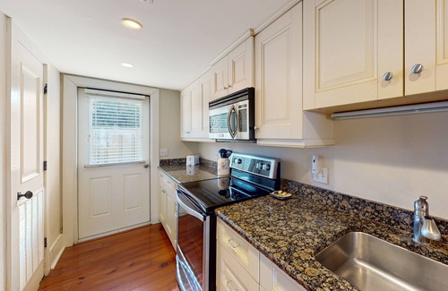 Harbour Town Condo | Harbour Town hideaway w/scenic balcony/water views - steps from the lighthouse