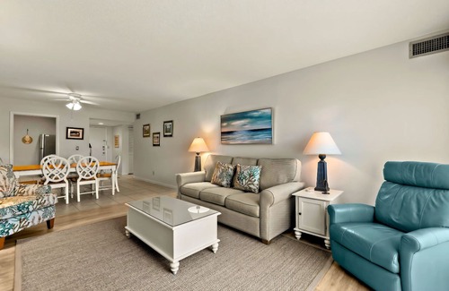 Harbour Town Condo | Harbour Town Villa: Sleeps 6-Perfect for Families