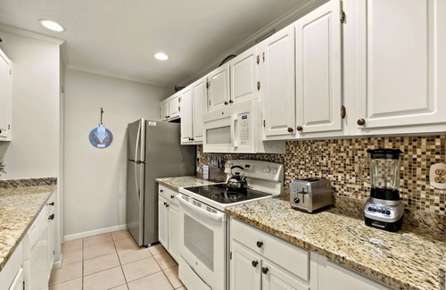 Harbour Town Condo | Harbour Town Villa: Sleeps 6-Perfect for Families