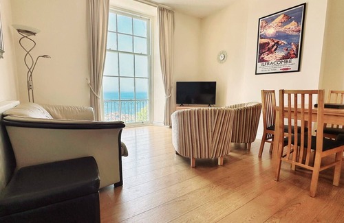Hele Apartment | Harbour View - A well appointed apartment with great views