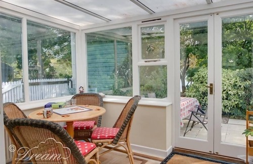 Weymouth Cottage | HARBOUR VIEW BUNGALOW, family friendly, with a garden in Weymouth