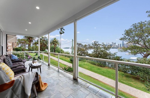 Cremorne Point House | Harbourfront Haven 4BR Retreat with Stunning Views of Sydney Iconic Landmarks