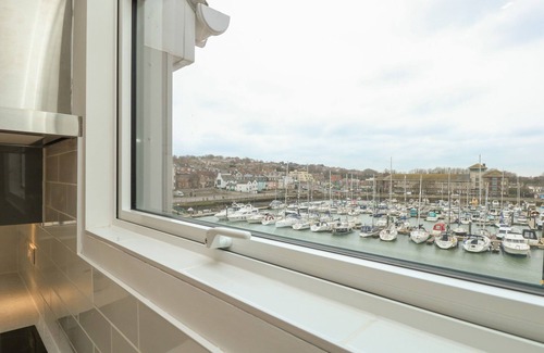 Weymouth Cottage | HARBOURSIDE HAVEN PENTHOUSE 1, family friendly in Weymouth