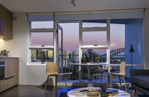 Lavender Bay Apartment | Harbourside Studio with Balcony and Breathtaking Views
