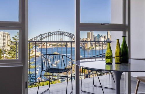 Lavender Bay Apartment | Harbourside Studio with Balcony and Breathtaking Views