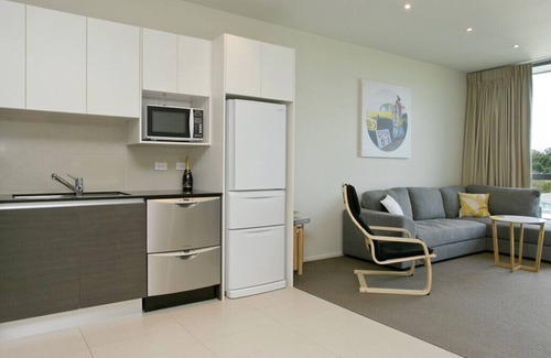 Taupo Cottage | Harbourview Apartment - Taupo Holiday Apartment