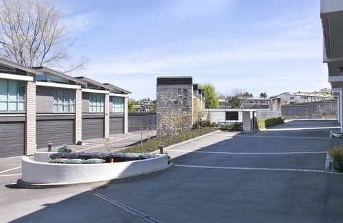Taupo Cottage | Harbourview Apartment - Taupo Holiday Apartment