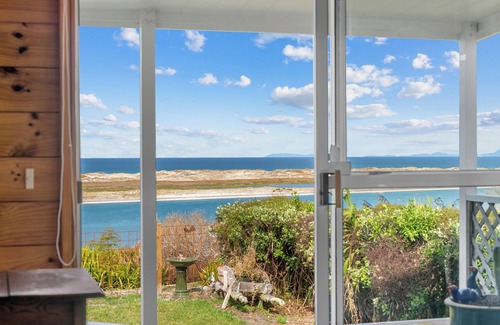 Mangawhai Heads House | Harbourview Haven - Mangawhai Heads Holiday Home