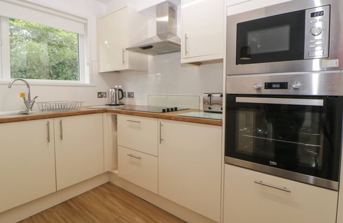 Heligan Cottage | HARCOMBE HOUSE BUNGALOW 7, family friendly, with pool in Chudleigh