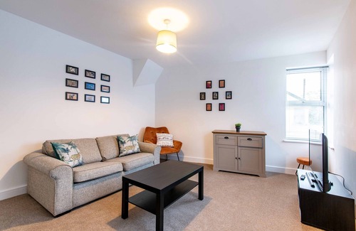 Newark Apartment | Harcourt 1B: 2BR Flat with Parking in Newark
