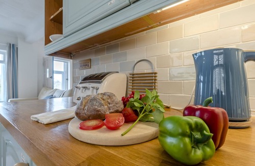 Bishopston House | Hareslade Cottage - Two Bedroom House, Sleeps 4