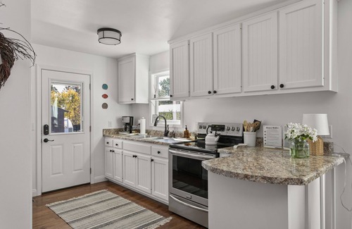 Franklin House | Hargrove House - Charming and Dreamy Retreat on 4 acres in Leiper's Fork